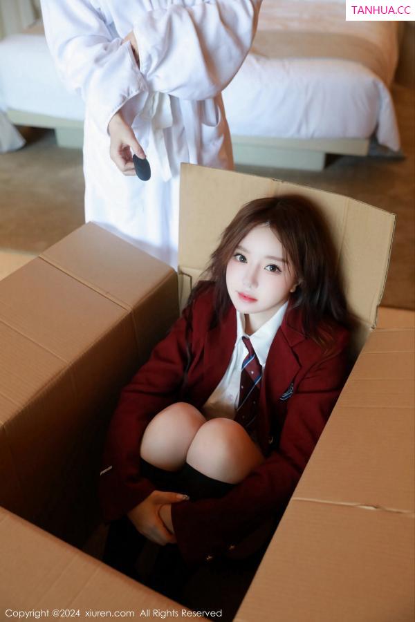   [XiuRen]高清写真图 2024.01.31 No.8044 小薯条nienie 性感美臀第2张图片